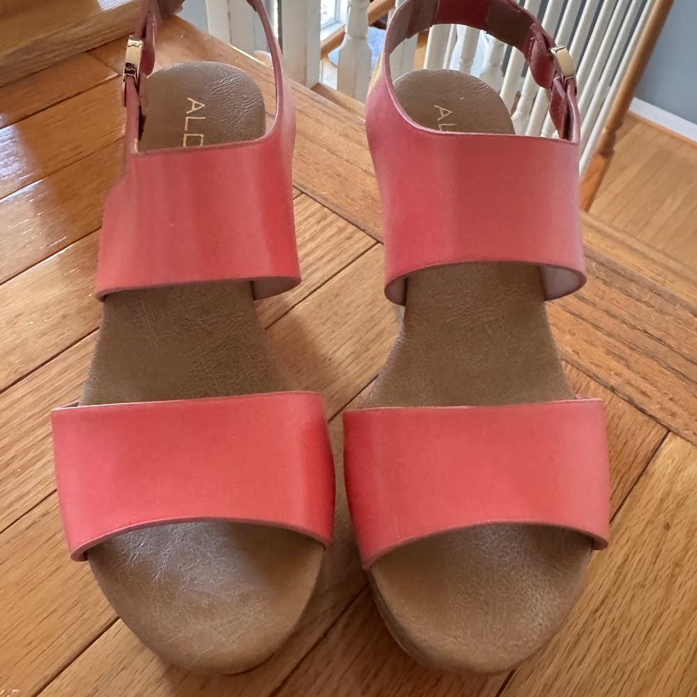 Aldo coral wedges Minimalist Design